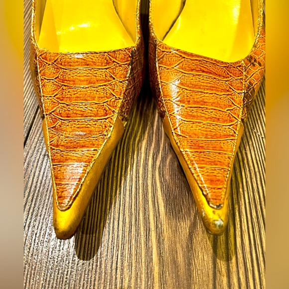 Gorgeous sleek Michael Antonio yellow pointed ‘snakeskin’ stiletto 3” heels - Picture 9 of 12